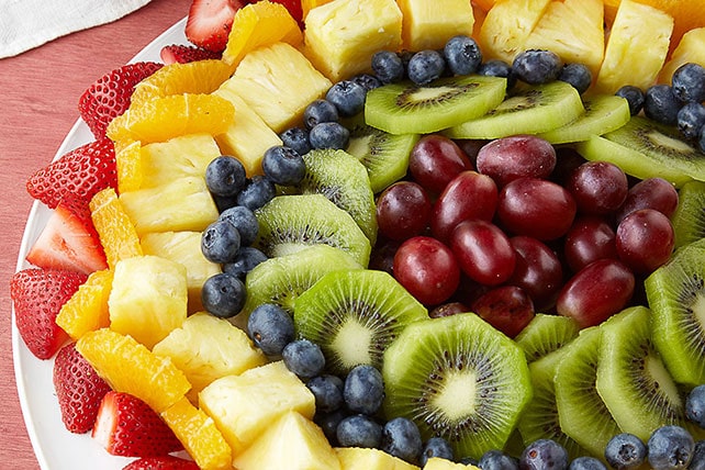 Várias frutas organizadas em uma tigela